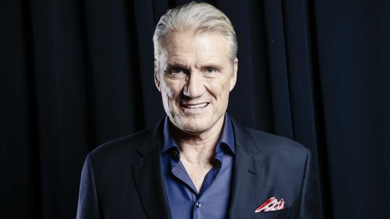 Dolph Lundgren életében egy komoly megpróbáltatás várt rá, amikor orvosai két-három évet jósoltak neki a rák diagnózisát követően. Azonban a színész és harcművész nem adta fel, hanem hősiesen küzdött a betegség ellen, és végül sikerült legyőznie a kórt. T