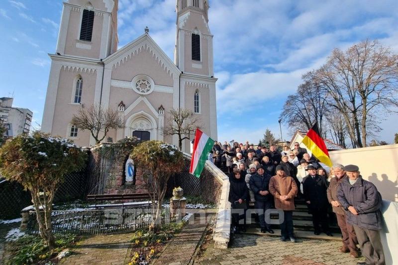 Egyedülálló módon emlékeztek meg a zajtai svábok deportálásáról a szatmárnémeti Kálvária templomban - Képgaléria.