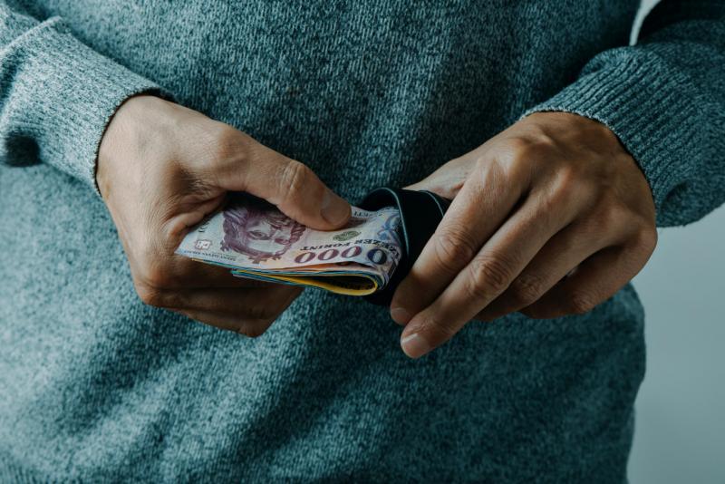 Érdekes statisztikát hozott nyilvánosságra a Központi Statisztikai Hivatal a magyarországi jövedelmekről: a lakosság egyharmada számára a jelenlegi bér kevesebbet ér, mint az előző évben.